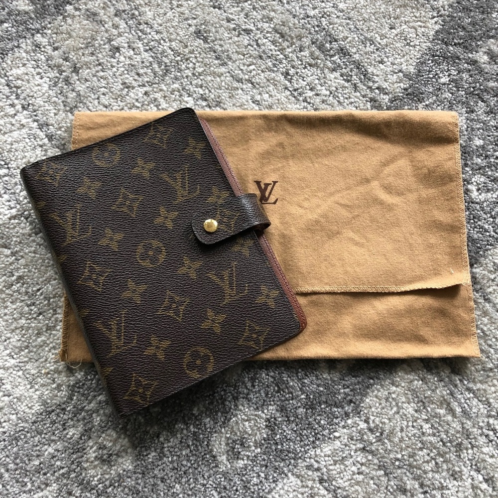 Louis Vuitton Medium Ring Agenda Cover